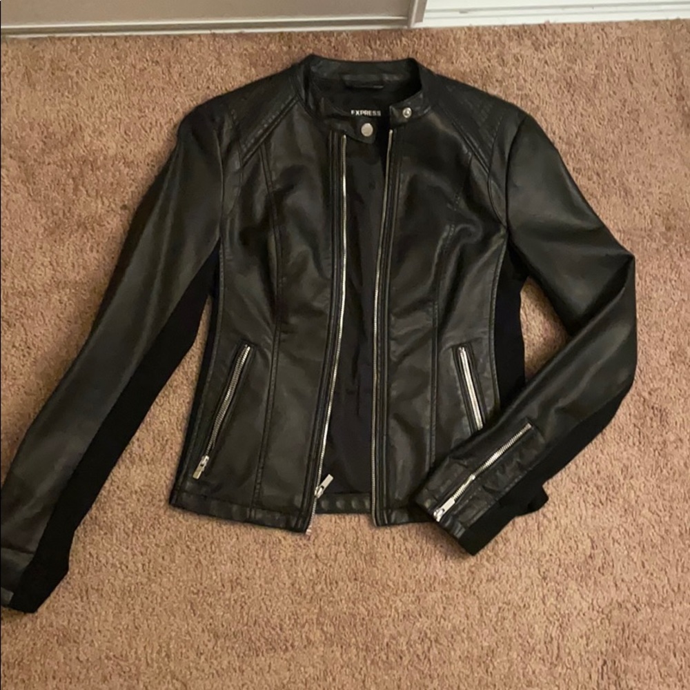 Faux Black leather jacket! ✨